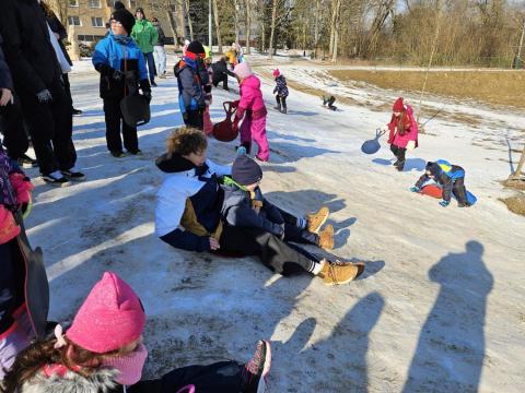 1.C – Sněhové radovánky s deváťáky