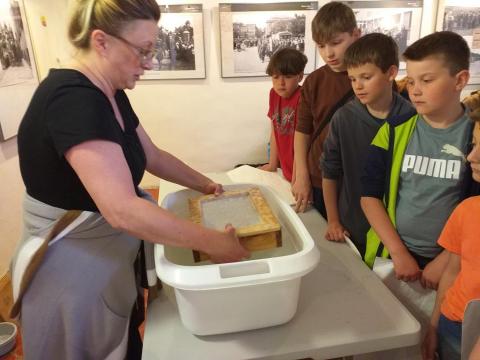 Muzeum výroba ručního papíru  5.C