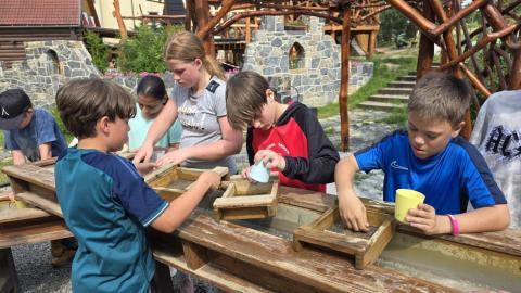 Outdoorové centrum Březová  5.C