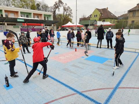 Hokejbalem proti drogám