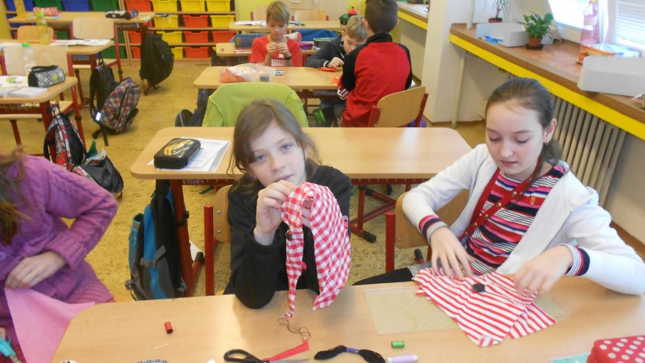 Práce s jehlou a nití se nebojíme (5.B)