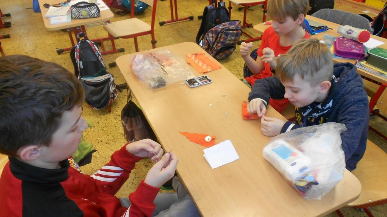 Práce s jehlou a nití se nebojíme (5.B)