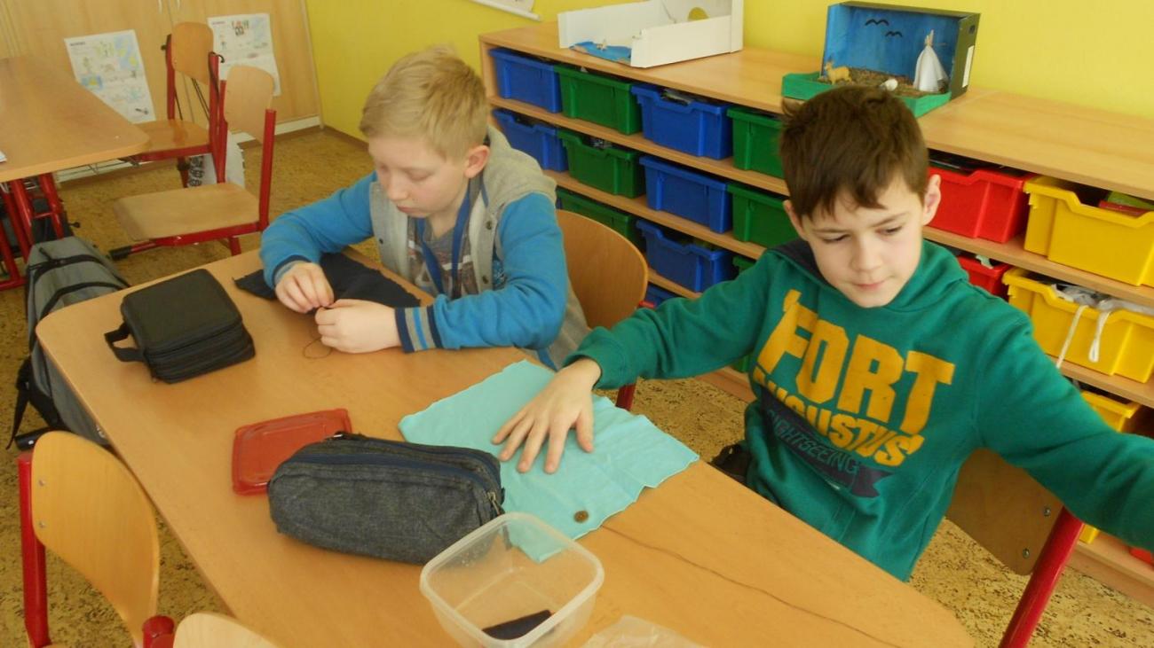 Práce s jehlou a nití se nebojíme (5.B)