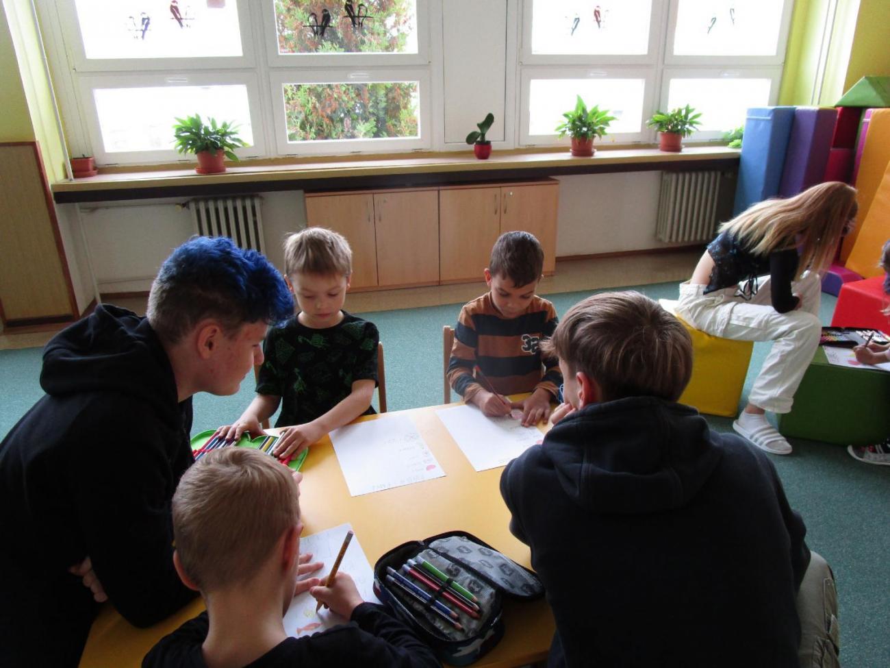 Spolupráce deváťáků s prvňáčky při EDJ 2022