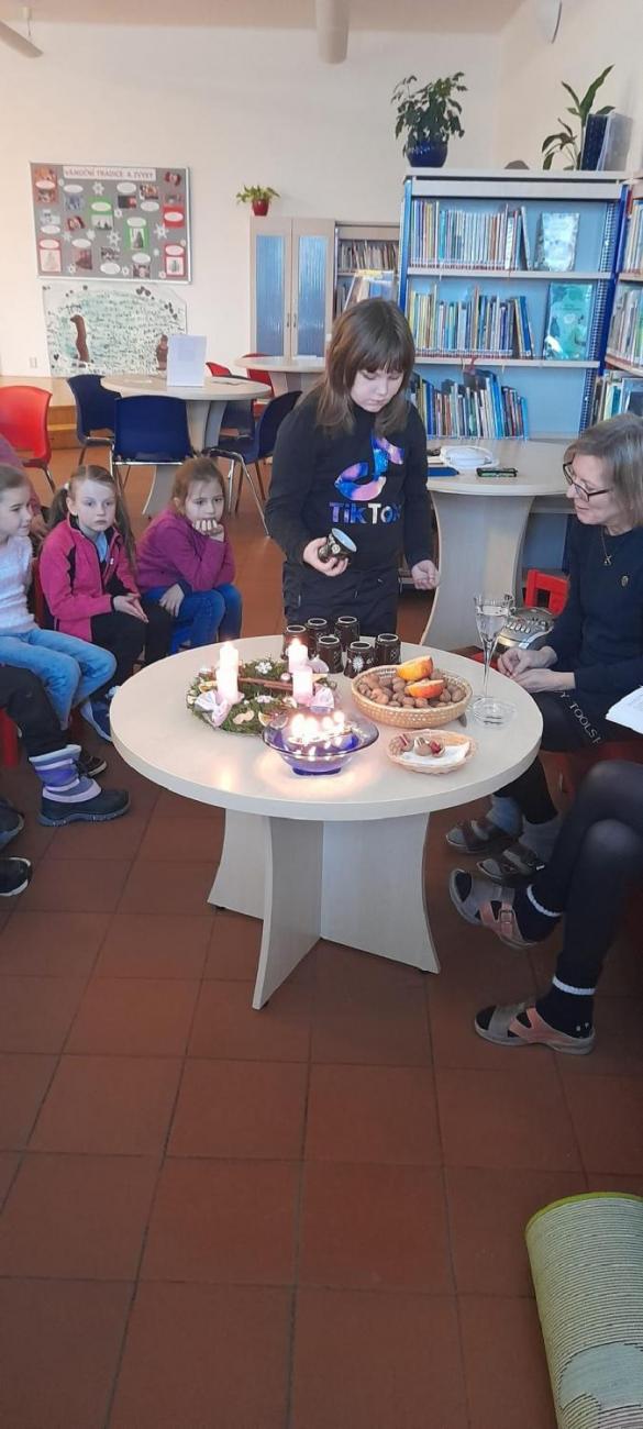 Vánoční setkání druháčků v knihovně