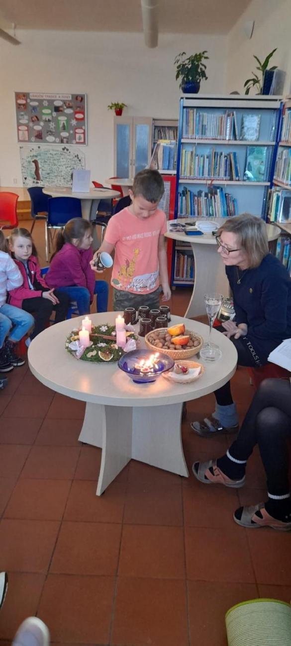 Vánoční setkání druháčků v knihovně
