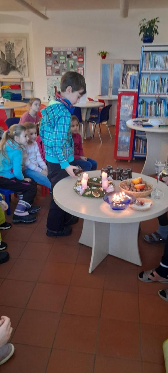 Vánoční setkání druháčků v knihovně