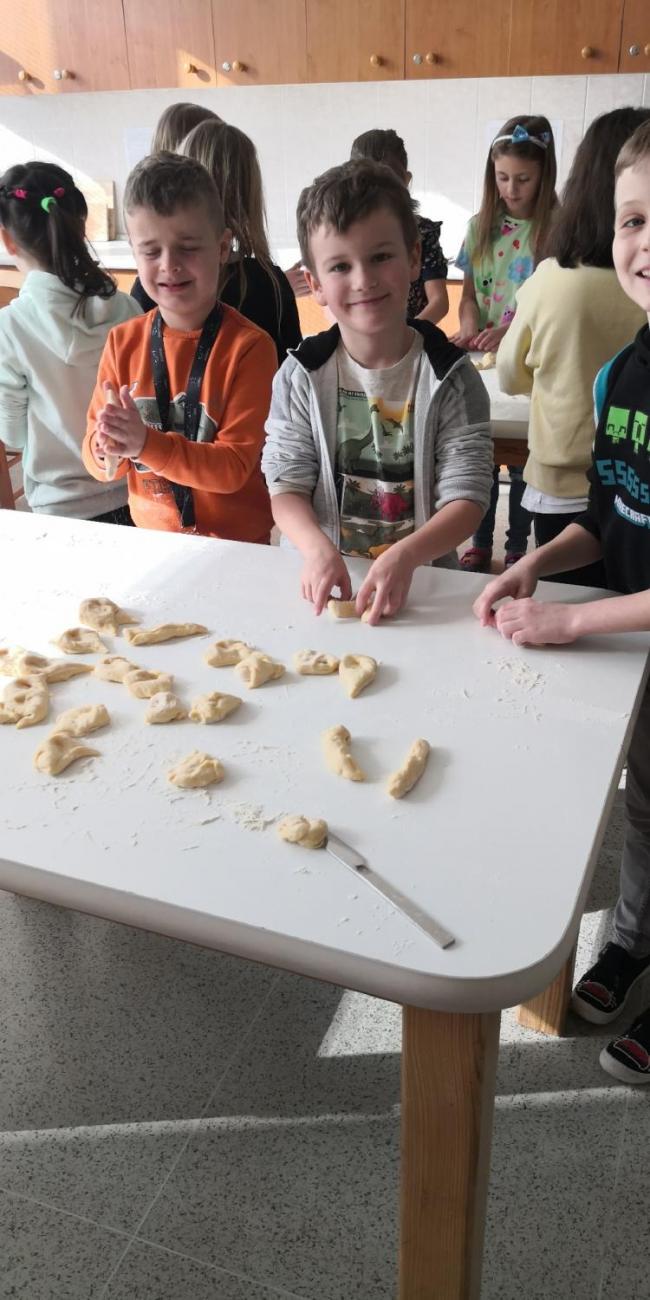 Pečení velikonočních jidášů  2.A