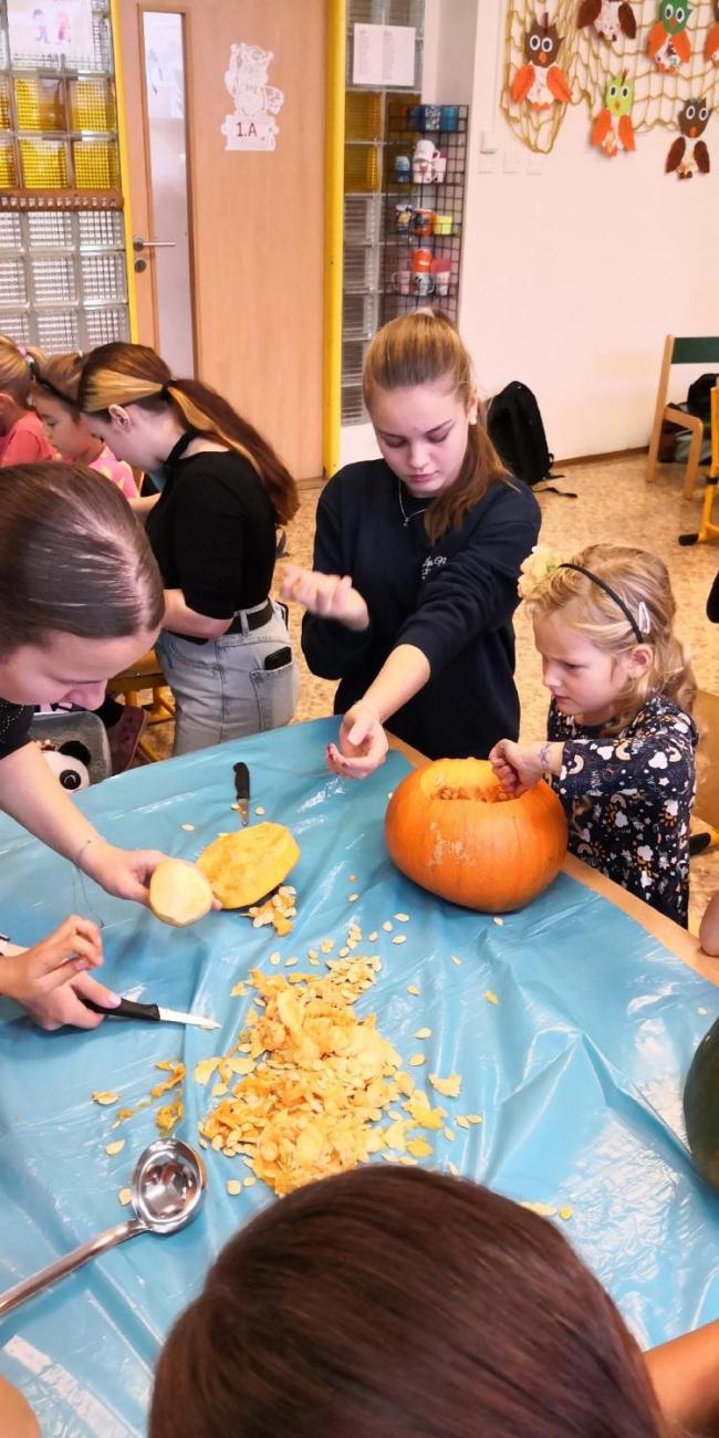Halloweenské dopoledne 1. a 9. ročníku