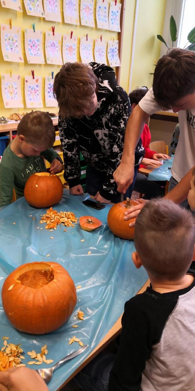 Halloweenské dopoledne 1. a 9. ročníku