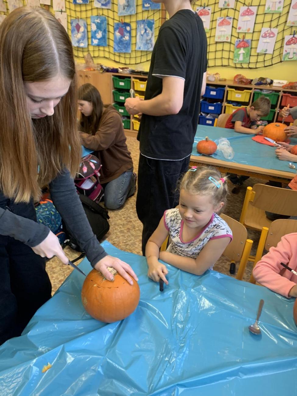 Halloweenské dopoledne 1. a 9. ročníku