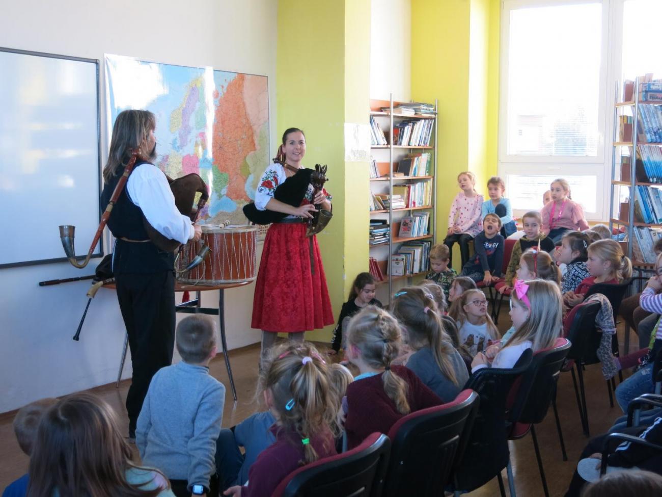 Koledování s dudáky  1. ročník, 2. A