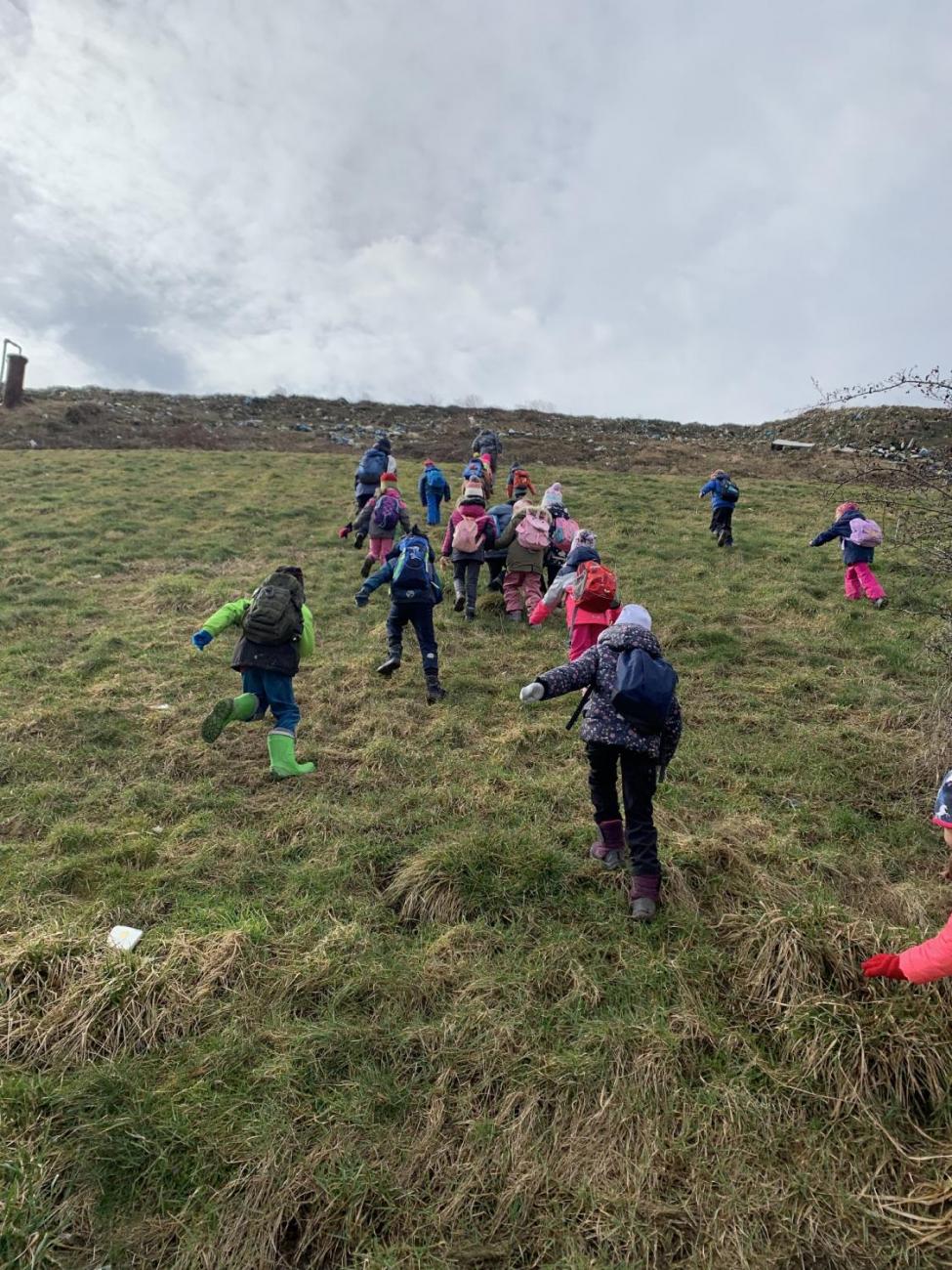 S Kukym na skládku v Henčově  1.B