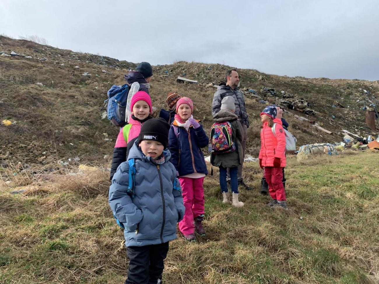 S Kukym na skládku v Henčově  1.B