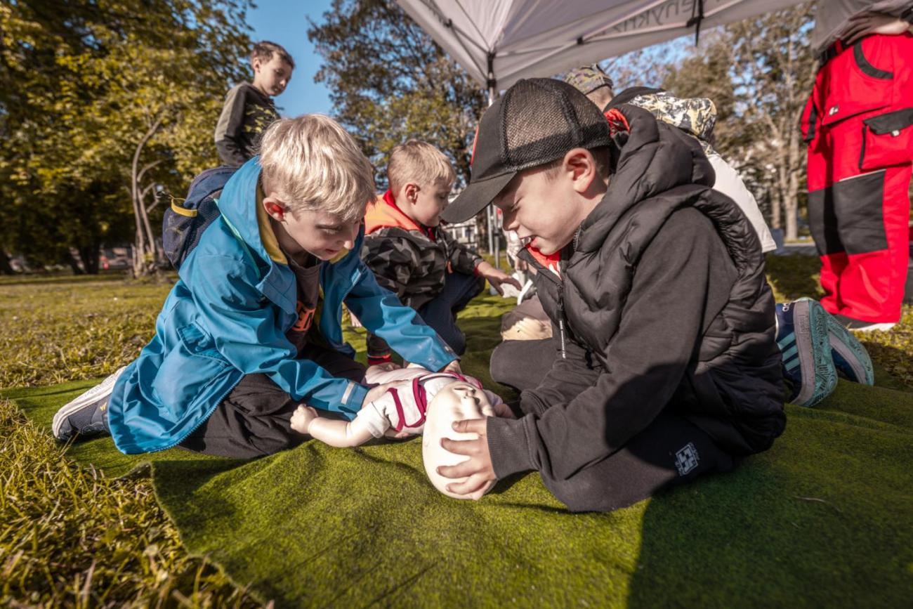 Dětský den na dopravním hřišti, 1. ročníky s 5.B