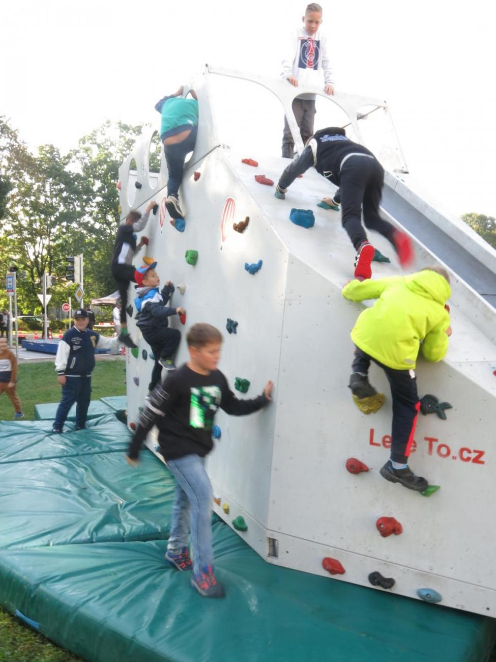 Dětský den na dopravním hřišti, 1. ročníky s 5.B