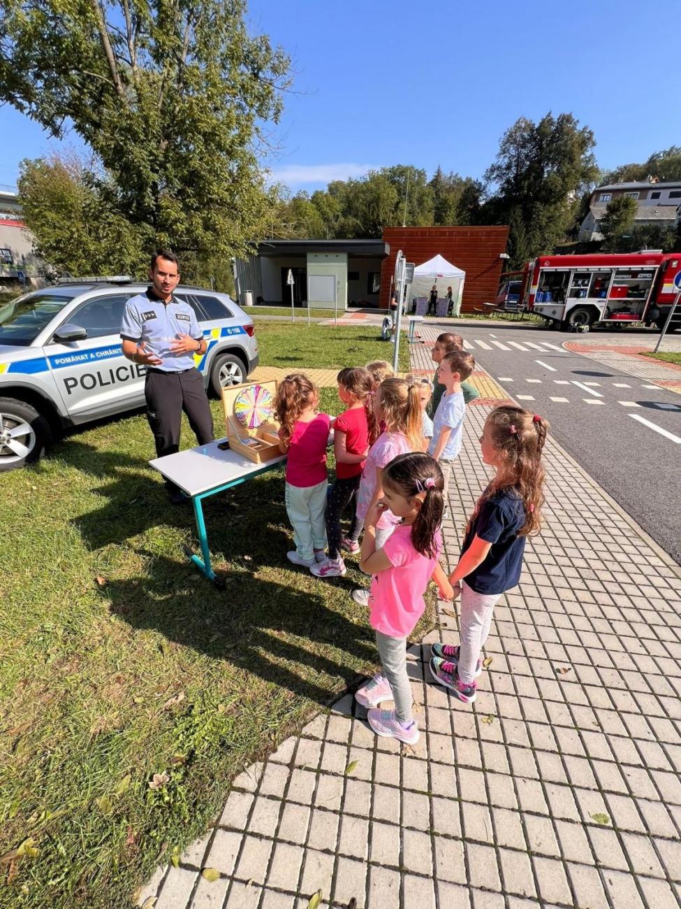 Dětský den na dopravním hřišti, 1. ročníky s 5.B