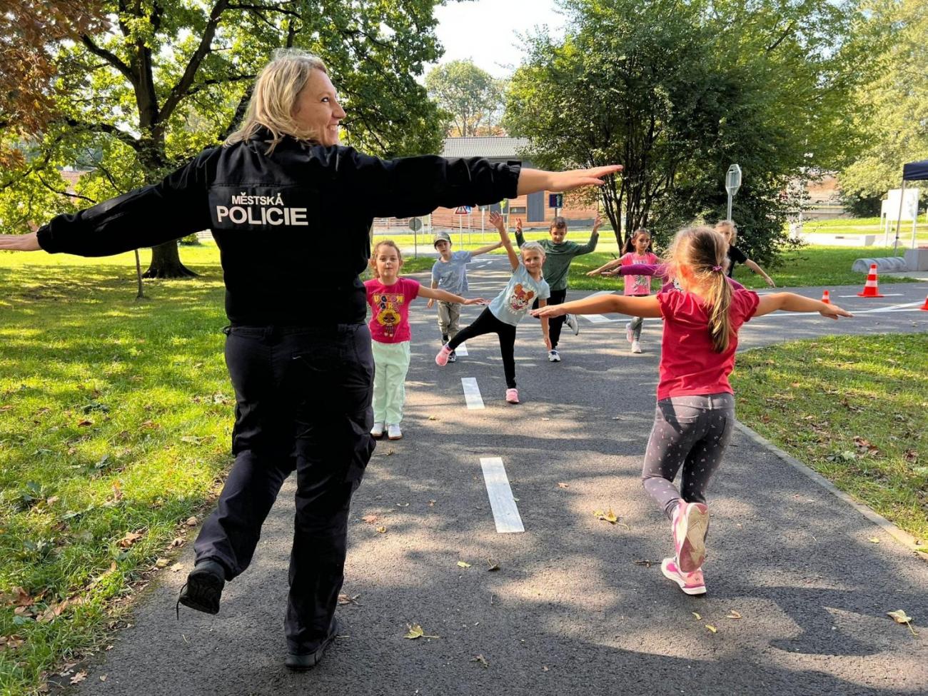 Dětský den na dopravním hřišti, 1. ročníky s 5.B