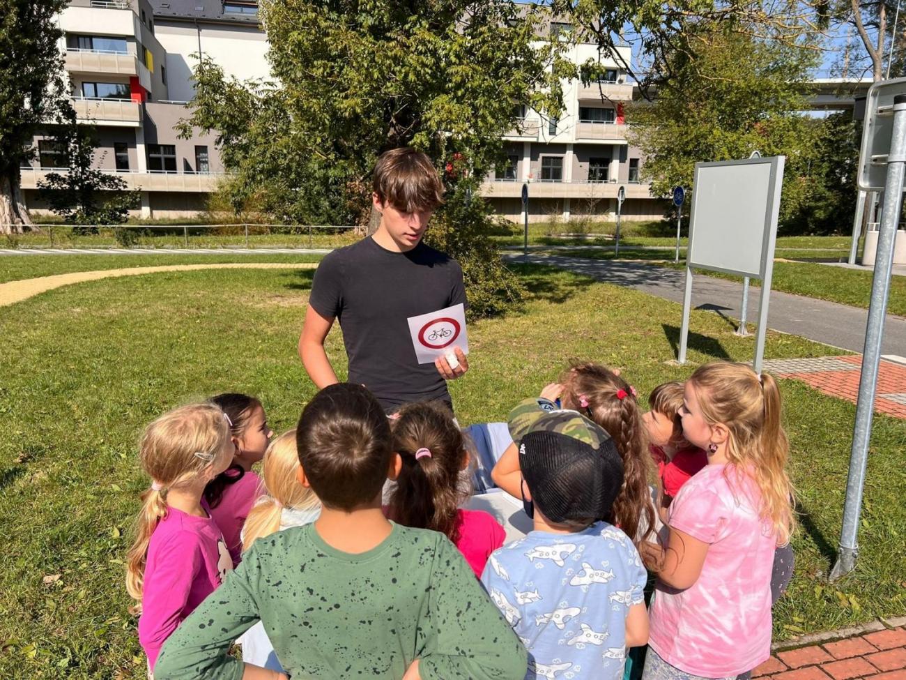 Dětský den na dopravním hřišti, 1. ročníky s 5.B