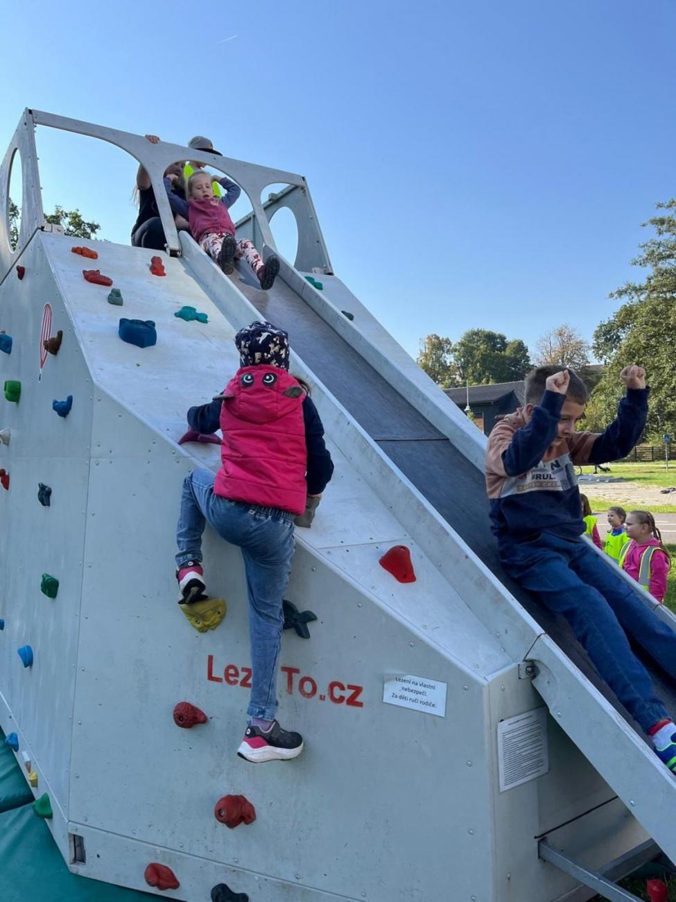 Dětský den na dopravním hřišti, 1. ročníky s 5.B