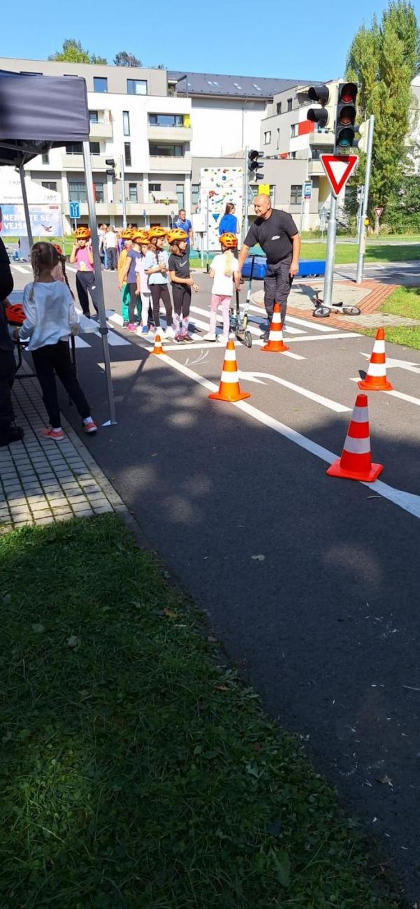 Dětský den na dopravním hřišti, 1. ročníky s 5.B