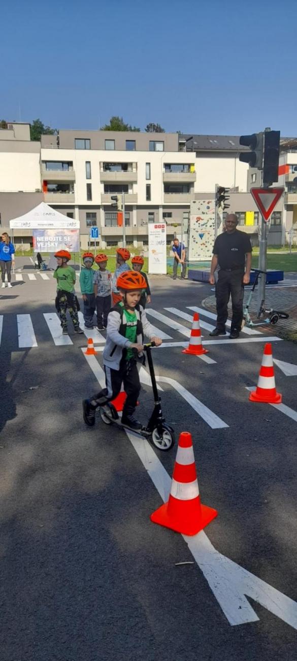 Dětský den na dopravním hřišti, 1. ročníky s 5.B