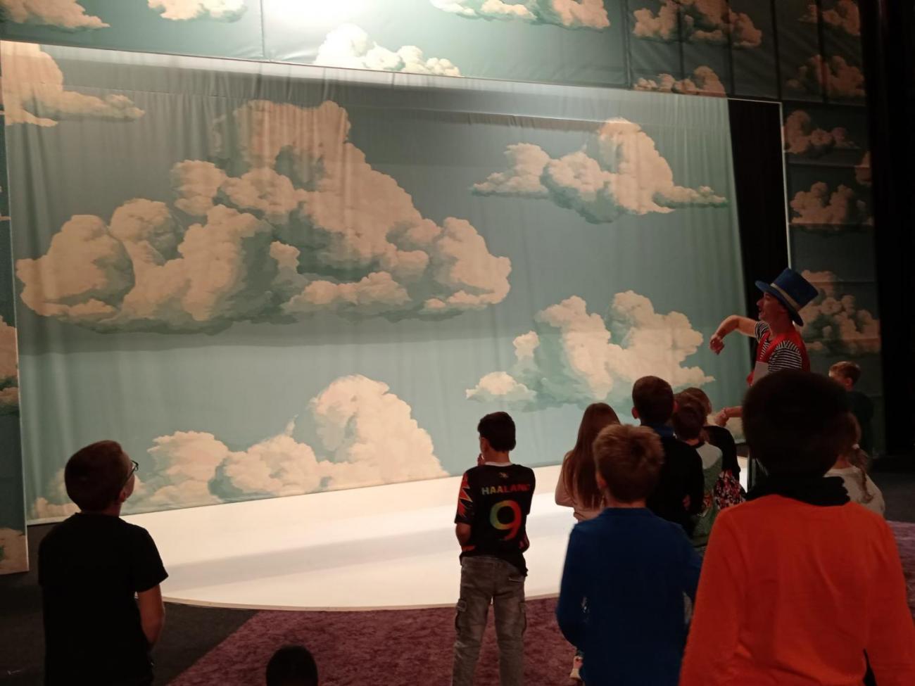 Horácké divadlo  3.B