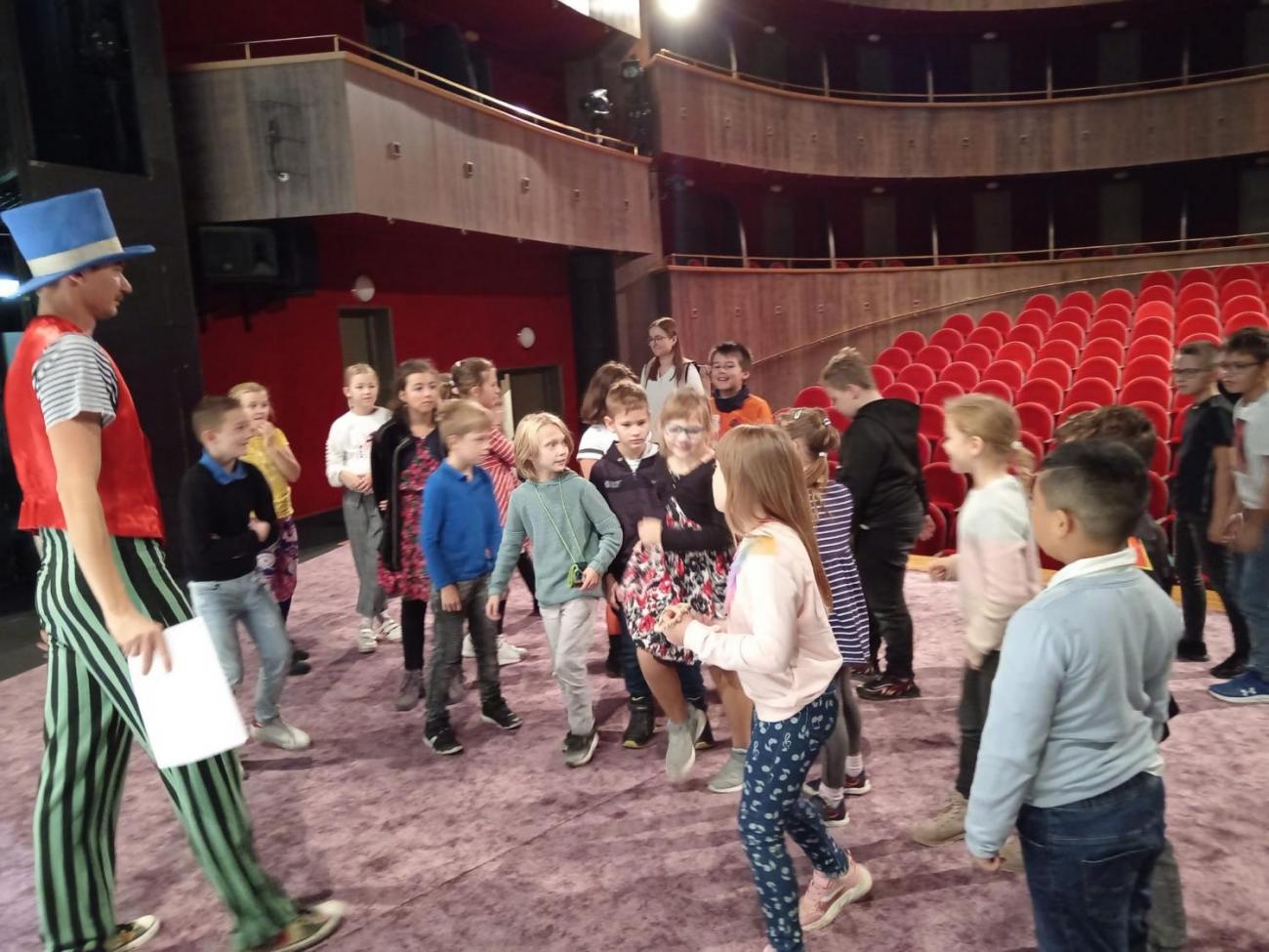 Horácké divadlo  3.B