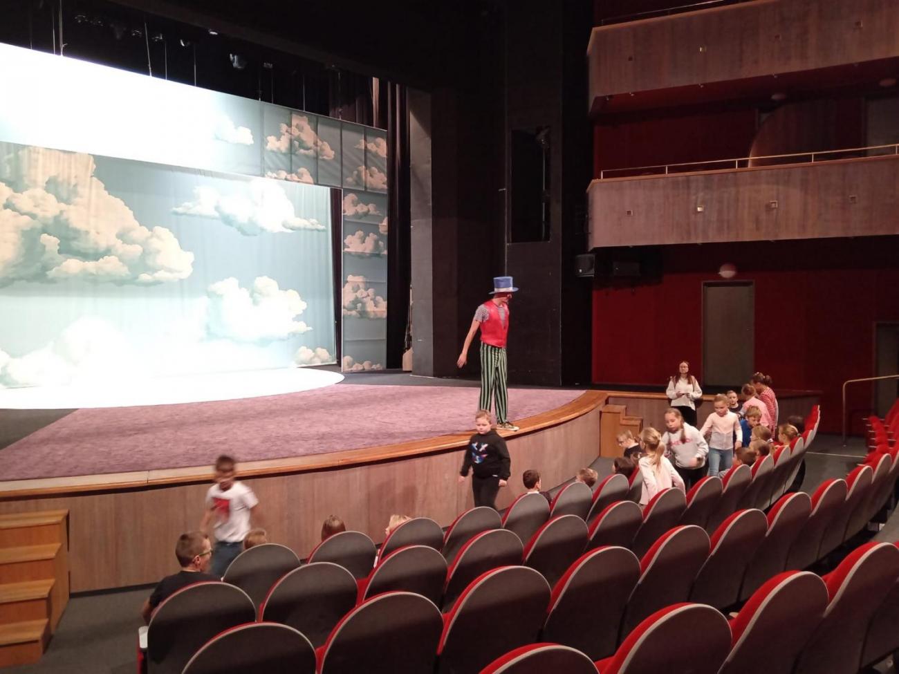 Horácké divadlo  3.B