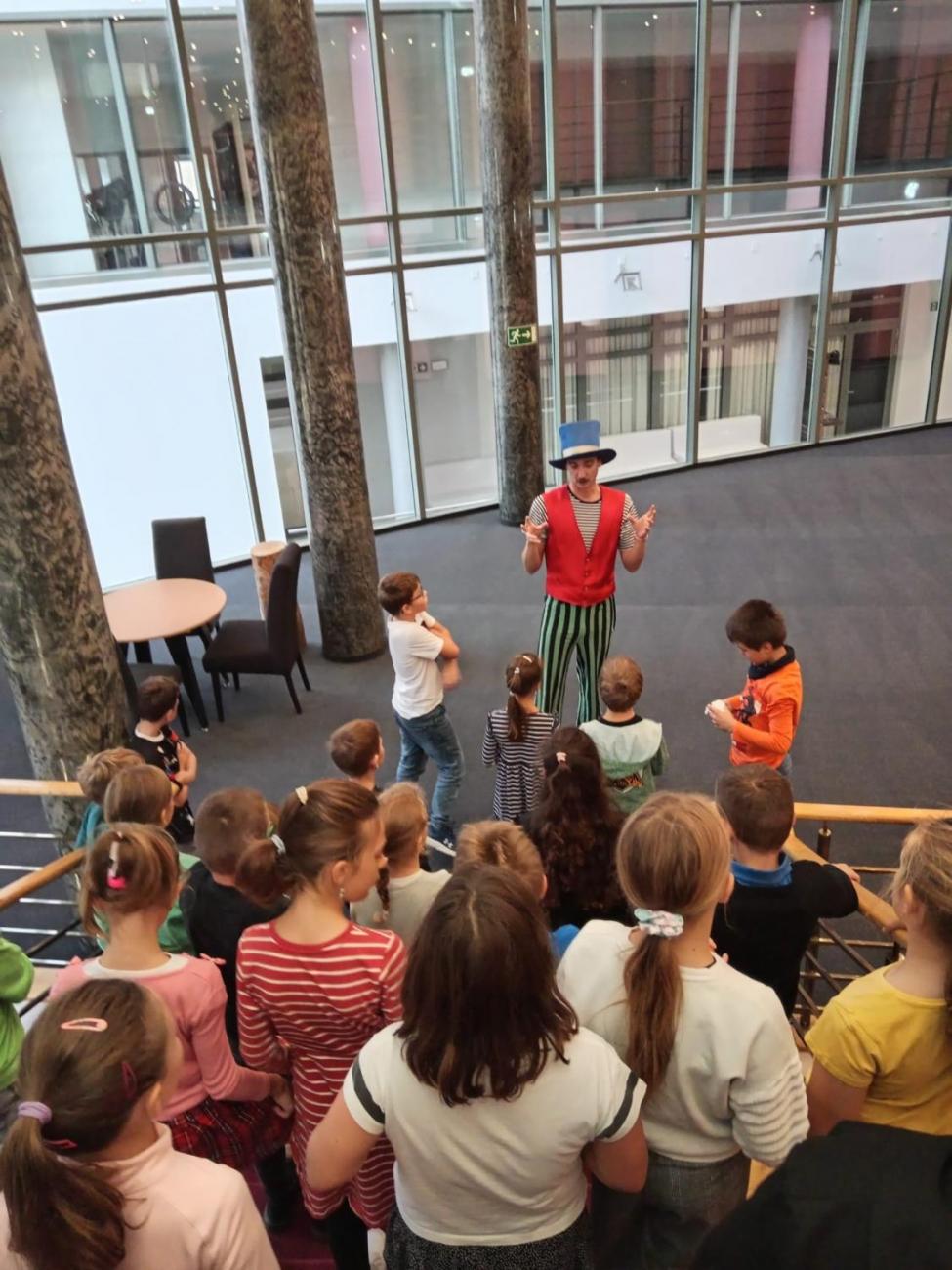 Horácké divadlo  3.B