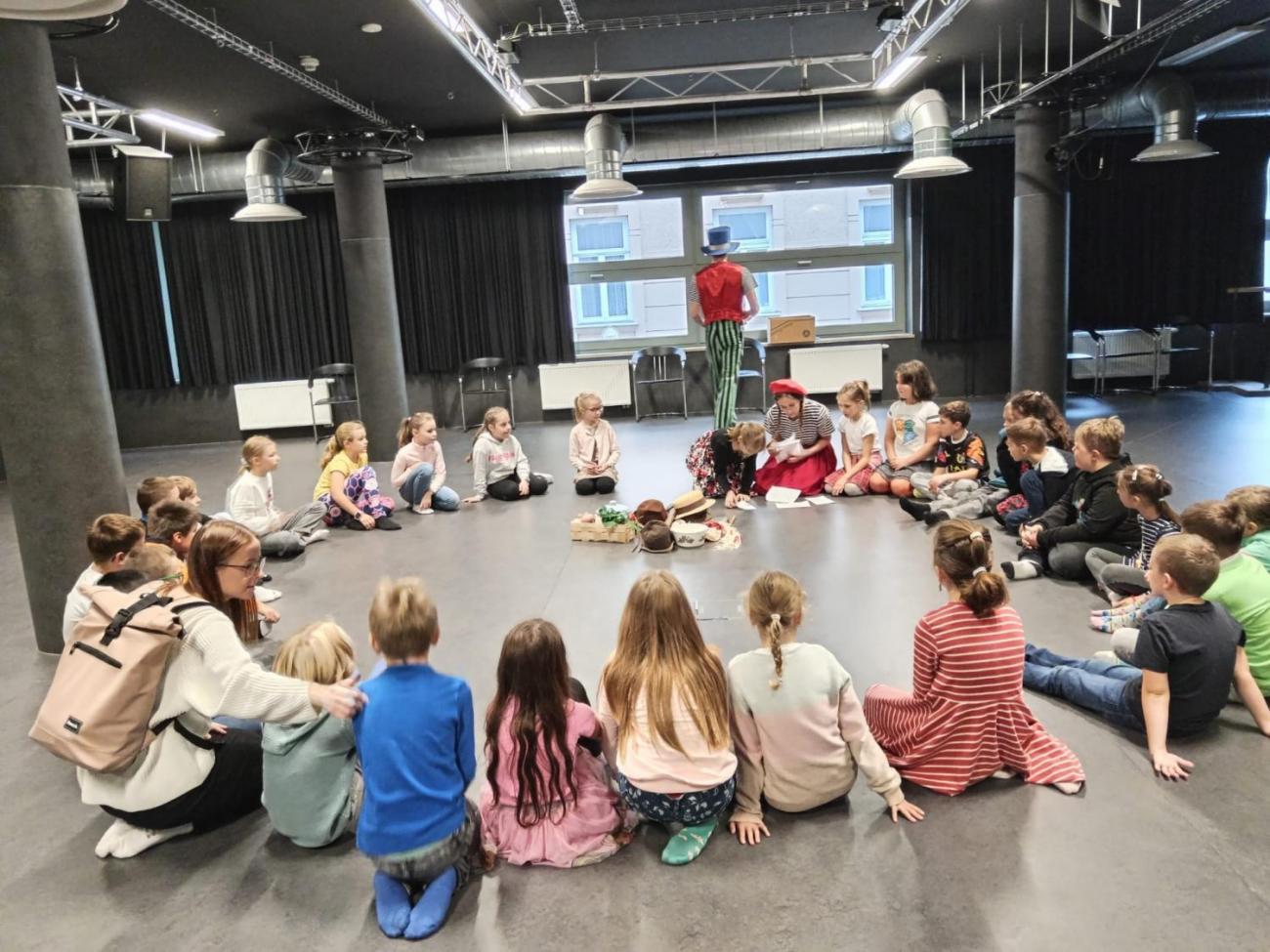 Horácké divadlo  3.B