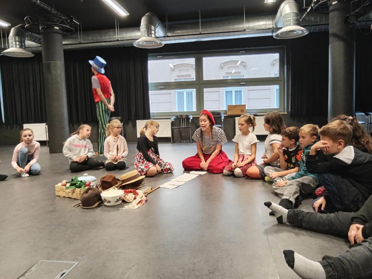 Horácké divadlo  3.B