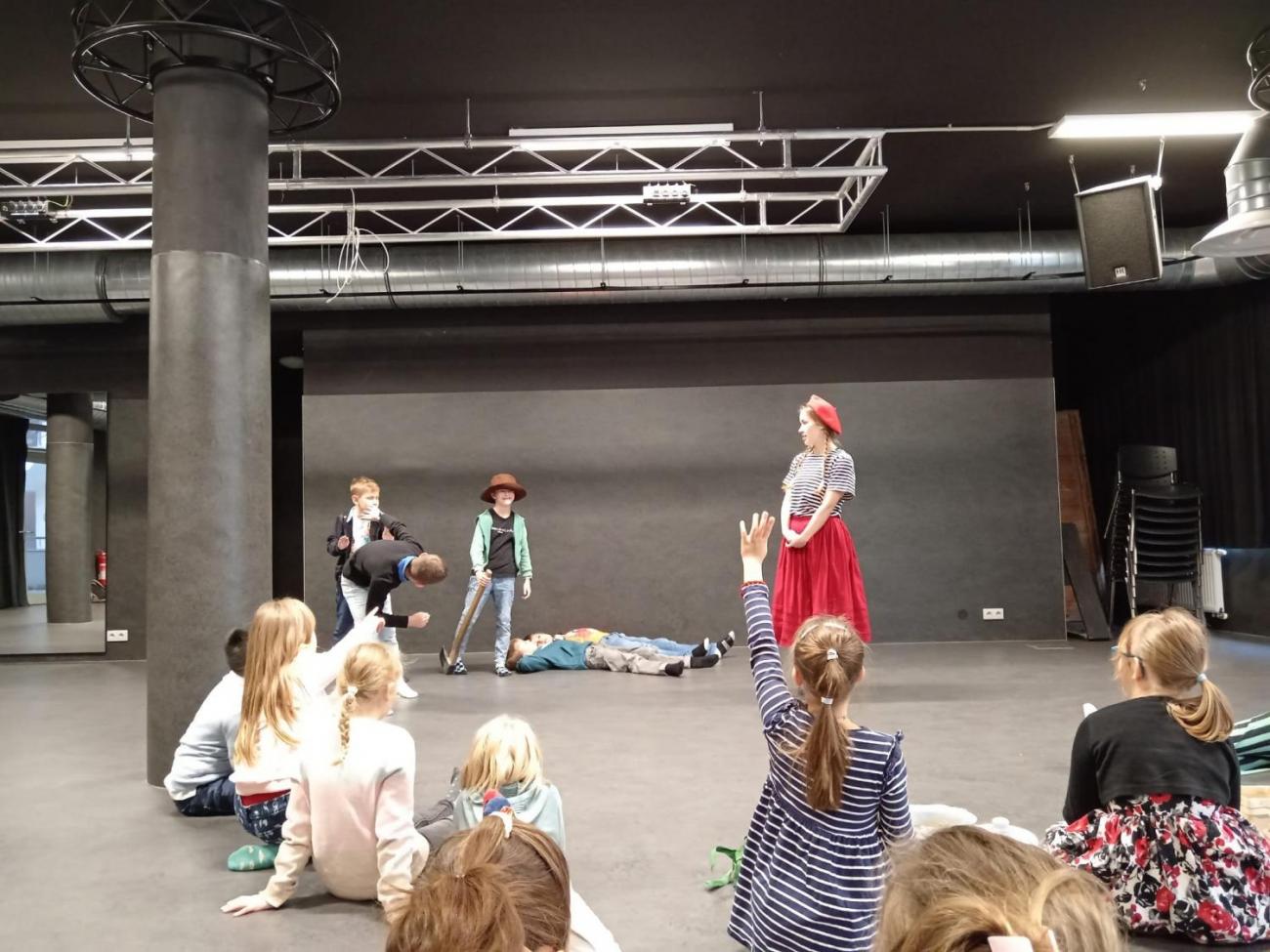 Horácké divadlo  3.B