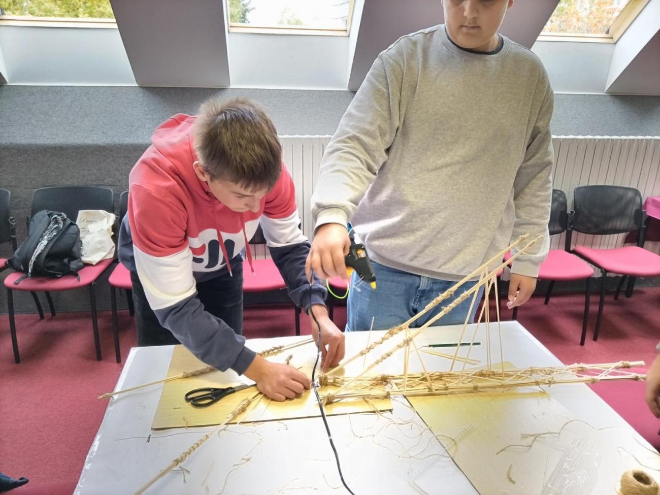 Stavíme mosty ze špejlí