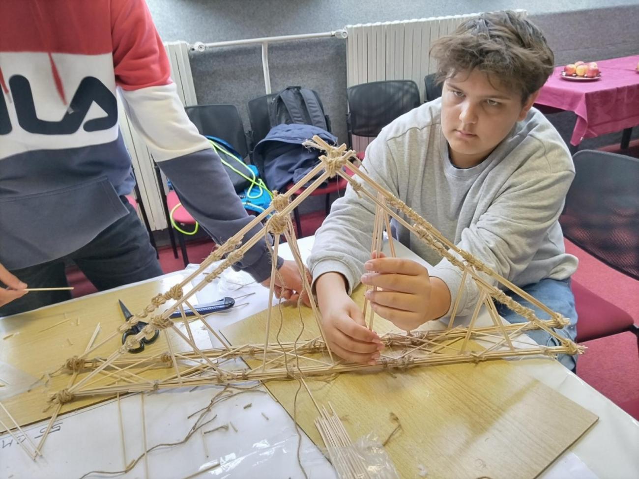 Stavíme mosty ze špejlí