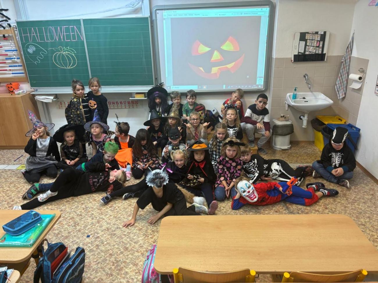 Slavíme Halloweena 1. a 9. ročník