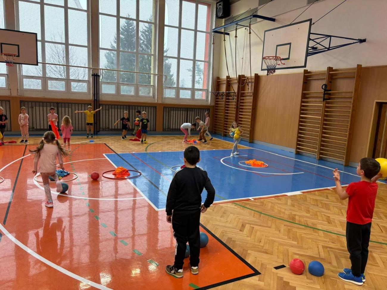 Halloweenská tělesná výchova  1.A a 1.B