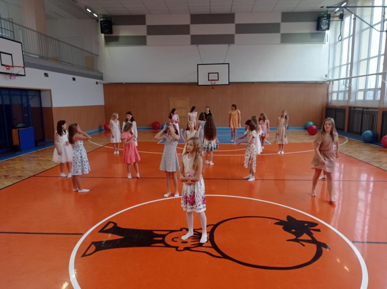 Tančí celá škola