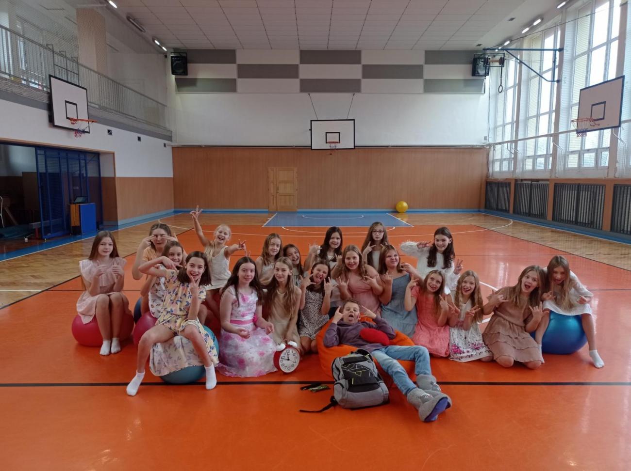 Tančí celá škola