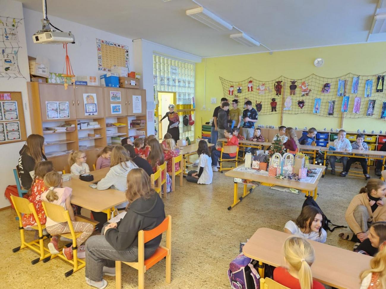 Vánoční besídka s deváťáky  1. C + 9. C