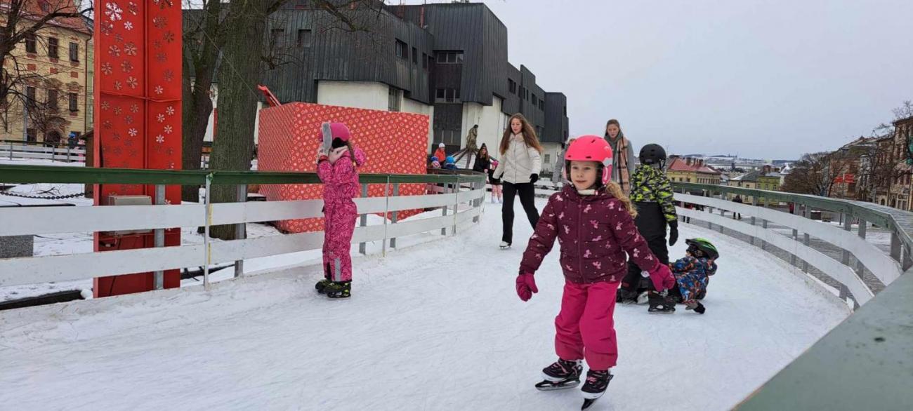 1. C – Bruslení na náměstí