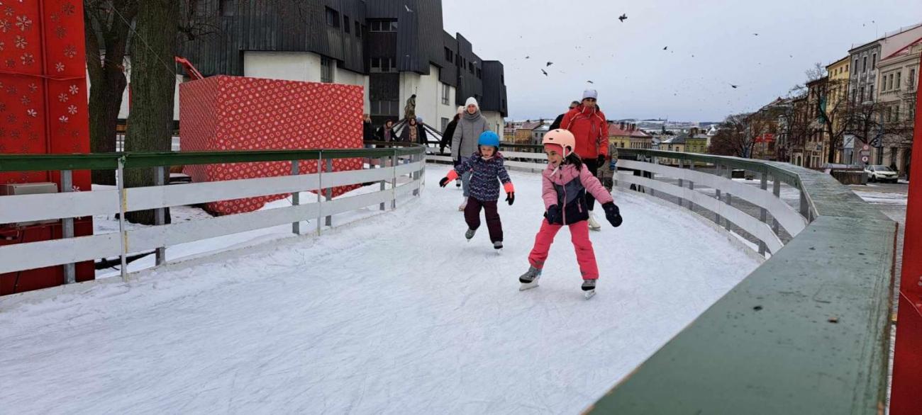 1. C – Bruslení na náměstí