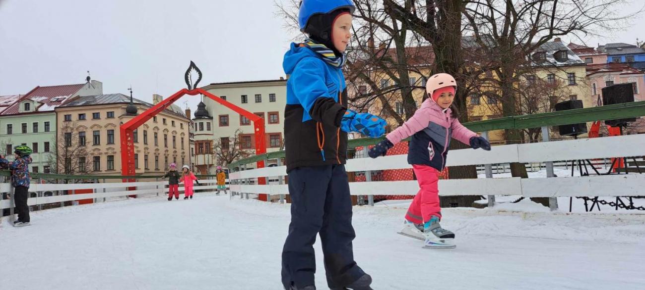 1. C – Bruslení na náměstí