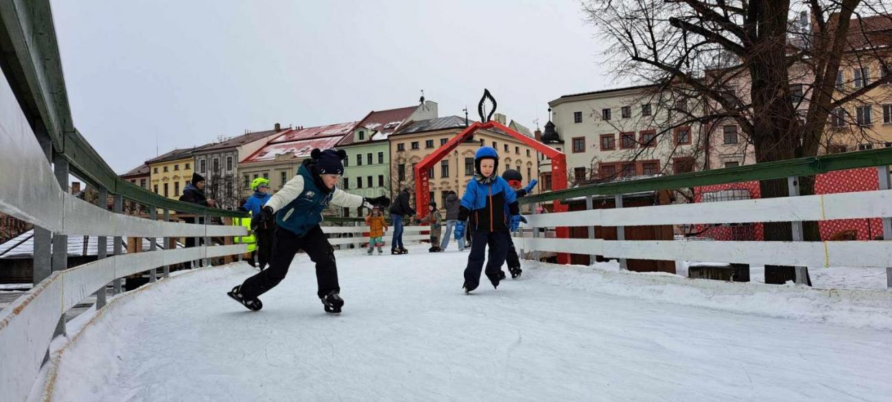 1. C – Bruslení na náměstí