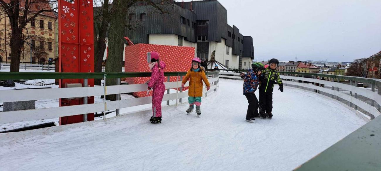 1. C – Bruslení na náměstí