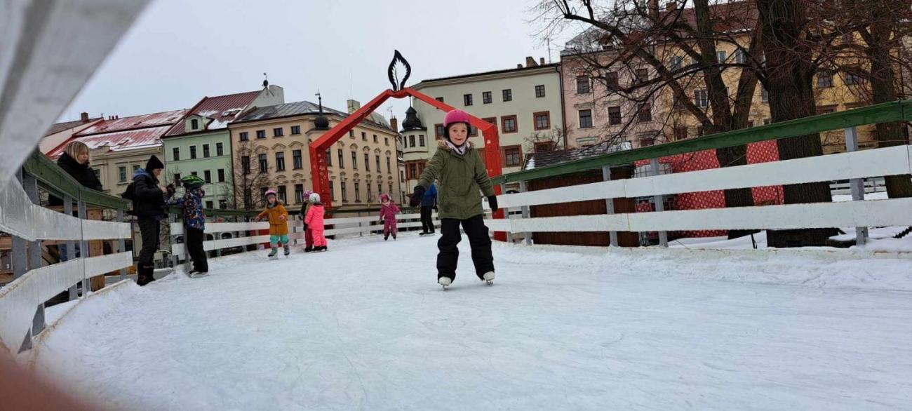 1. C – Bruslení na náměstí