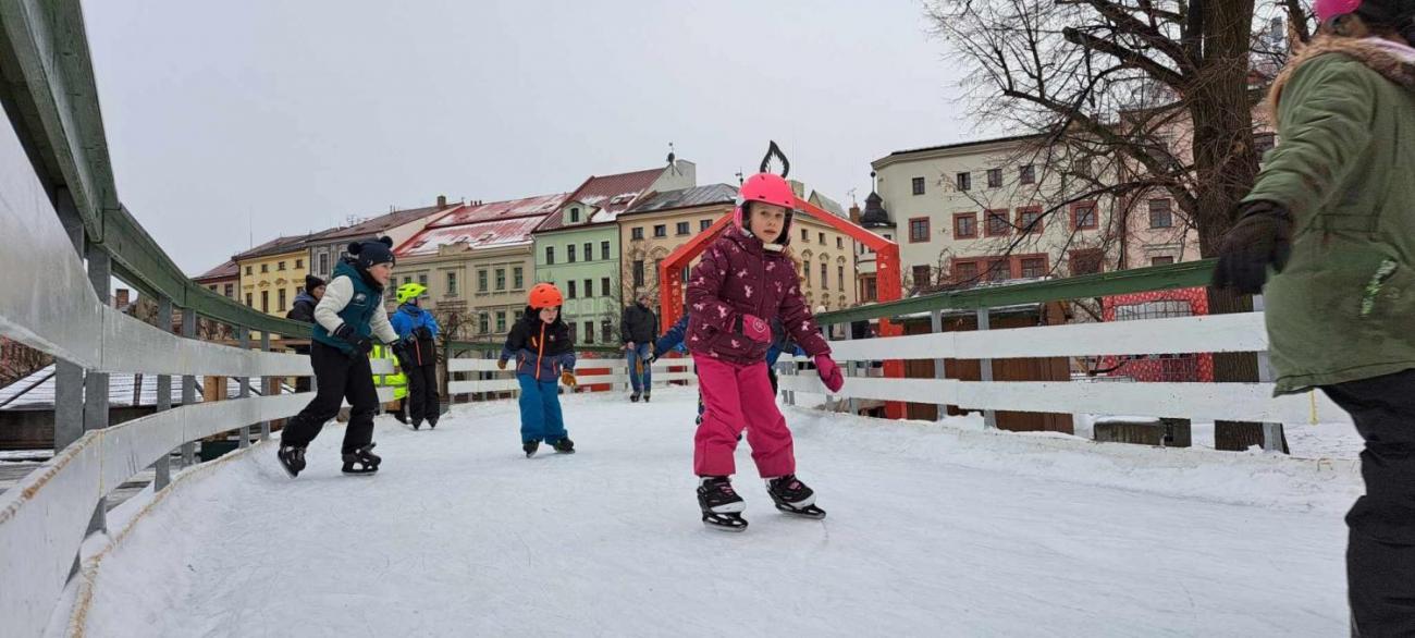 1. C – Bruslení na náměstí