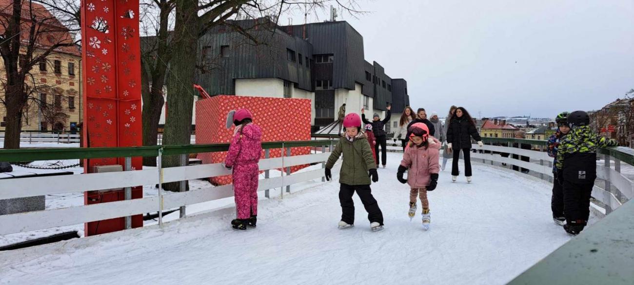 1. C – Bruslení na náměstí