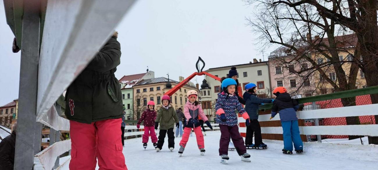 1. C – Bruslení na náměstí