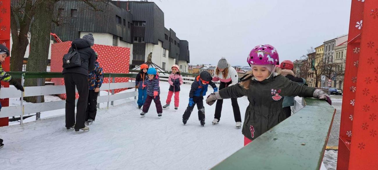 1. C – Bruslení na náměstí